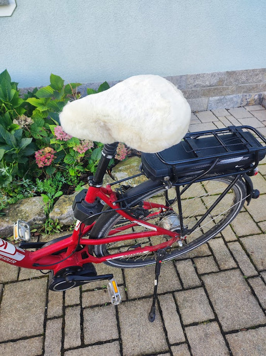 fahrradsattel schaffell Lammfell Fahrradsattel Bezug — Fell-und Wollhandel GmbH & Co.KG