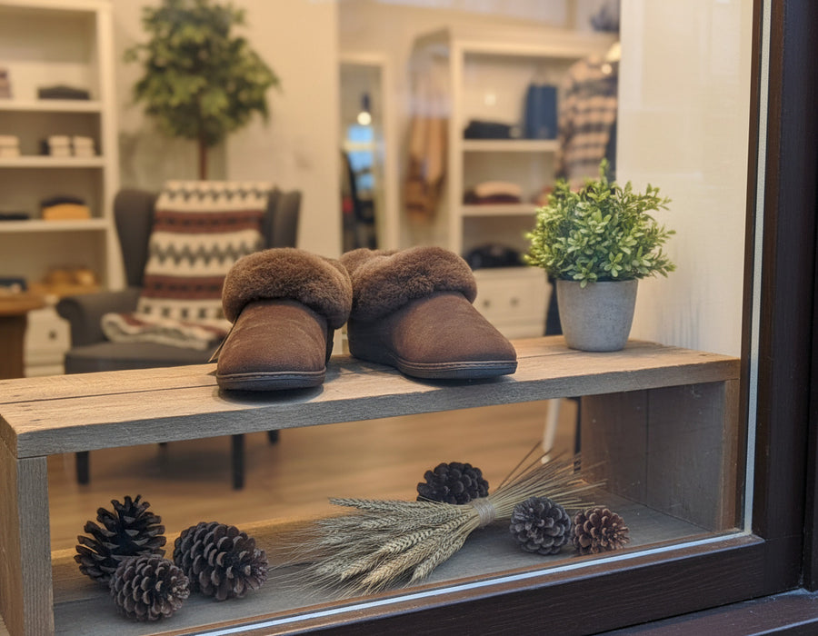 Edel &amp; Kuschelig: Merino Lammfell Hausschuhe für ultimativen Komfort! 🧸❄️