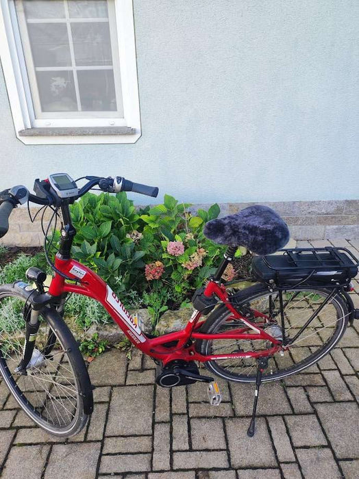 Lammfellbezug für Fahrrad im Überblick - Schafland-Stock