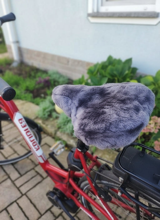 Lammfellbezug für Fahrrad im Überblick - Schafland-Stock