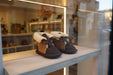 Babyschuhe Lammfell, Veloursleder, "Bambino" pflanzlich gegerbt braun - Schafland-Stock