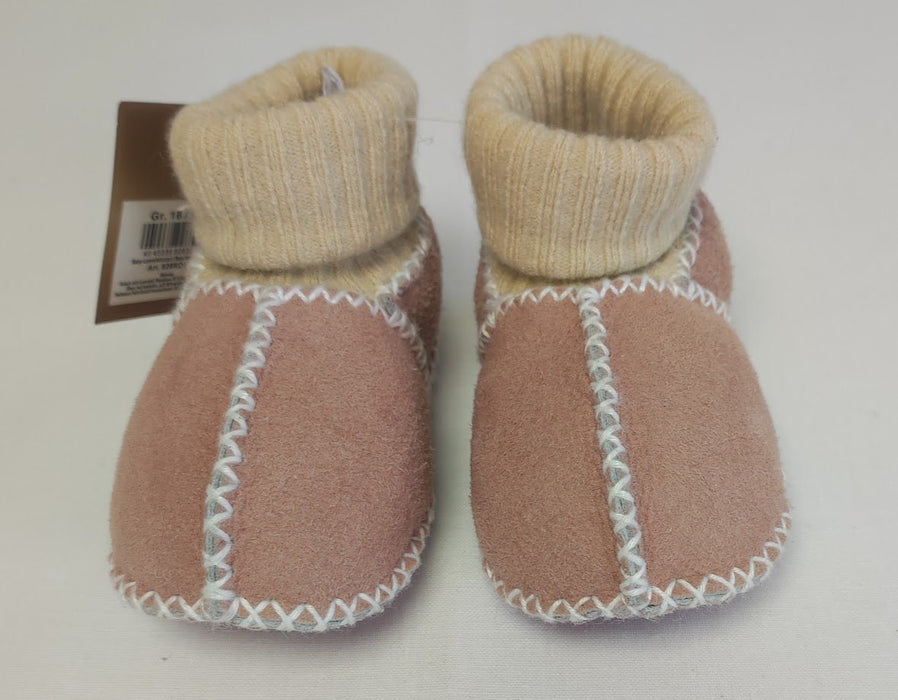 Fellschuhe für Babys aus Echtleder mit Schaf- bzw Lammfell, 12,50 €